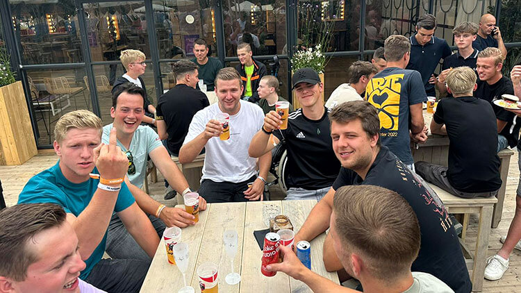 Unieke festivalervaring samen tijdens vakantieborrel