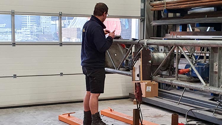 Jos werken aan constructie