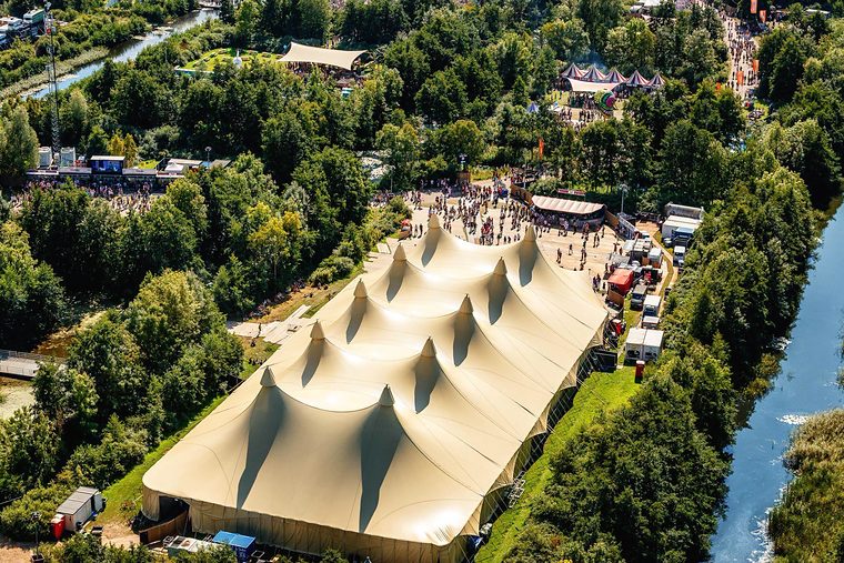 festivaltent van Van Ham vanuit de lucht